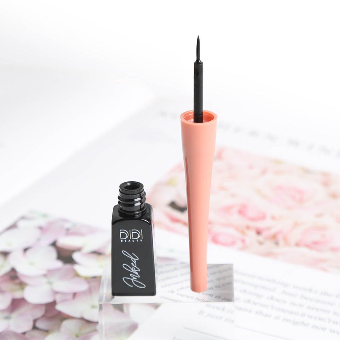 Eyeliner liquide encré avec finition mate