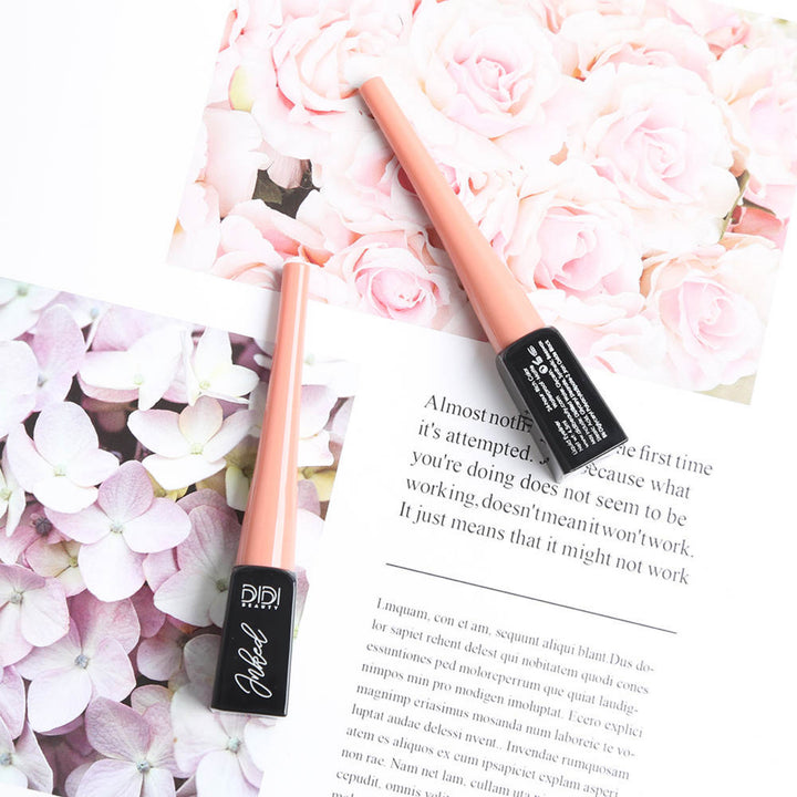Eyeliner liquide encré avec finition mate