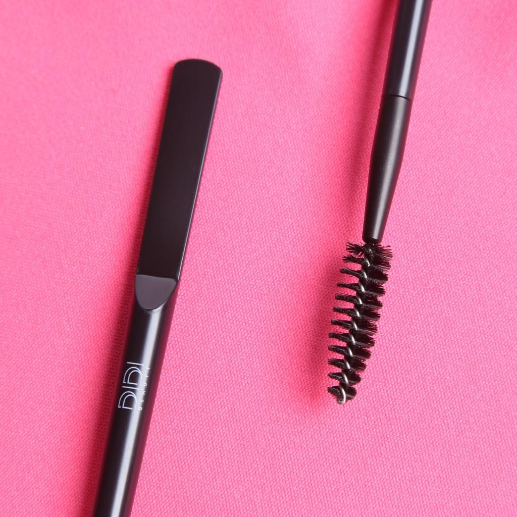 La baguette à sourcils